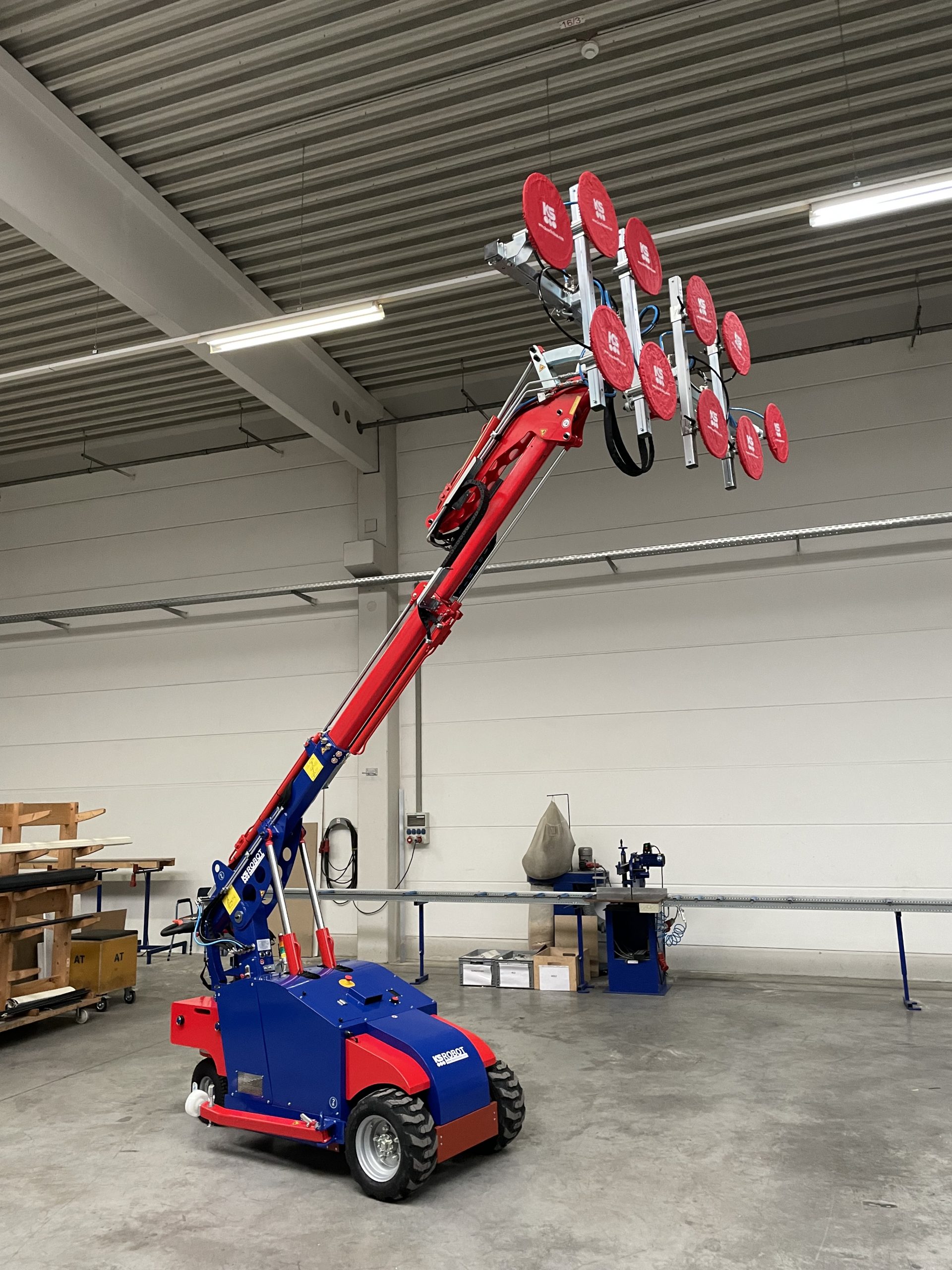 KS Robot 1025 (4) MAVLift 2260 Offroad Glazing Robot